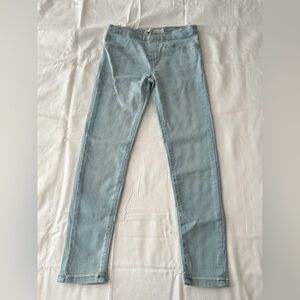 Light Blue Levi’s girl Jeans size 8